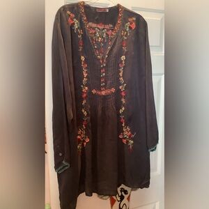 Johnny Was Dark Gray Tunic With Decorative Embroidery and Pleats, Size 2X.